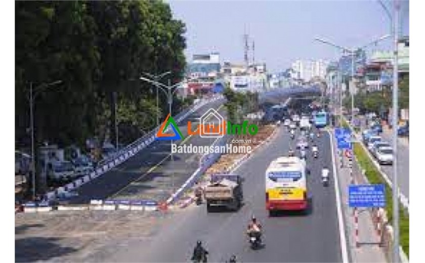 Bán nhà mặt phố  Âu Cơ, dt 463m2 nhà trong đê gía 335tr/m2